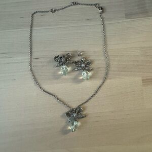 Banana Republic necklce and earring bow set